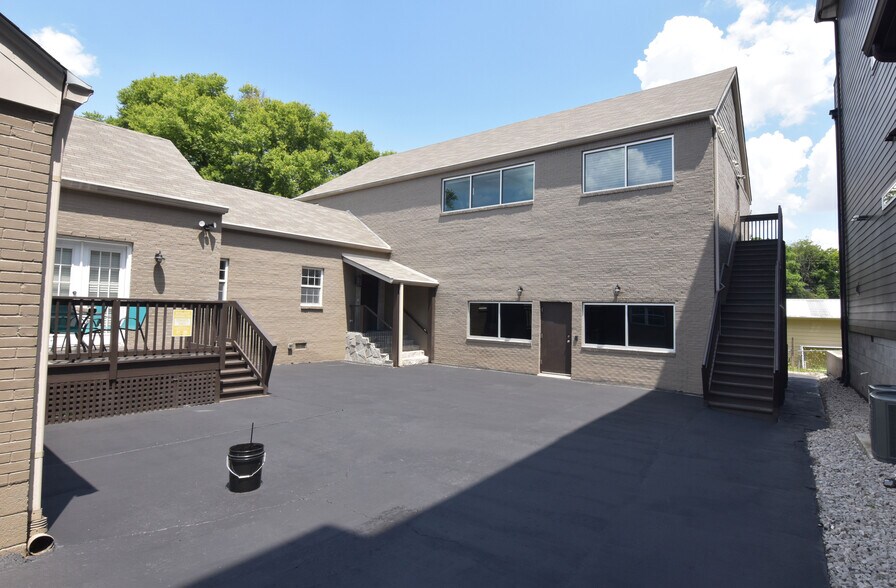 Berry Hill Redevelop 2700-2702 Greystone cartera de 2 inmuebles en venta en LoopNet.es - Foto del edificio - Imagen 2 de 20