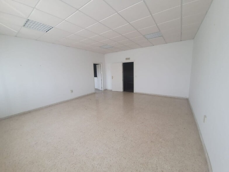 Calle de la Palmera Dos Hermanas, la, S/N, MOTILLA DEL PALANCAR, Sevilla en alquiler - Foto del edificio - Imagen 3 de 26