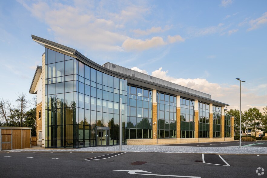 400 Dashwood Lang Rd, Addlestone en alquiler - Foto principal - Imagen 1 de 15