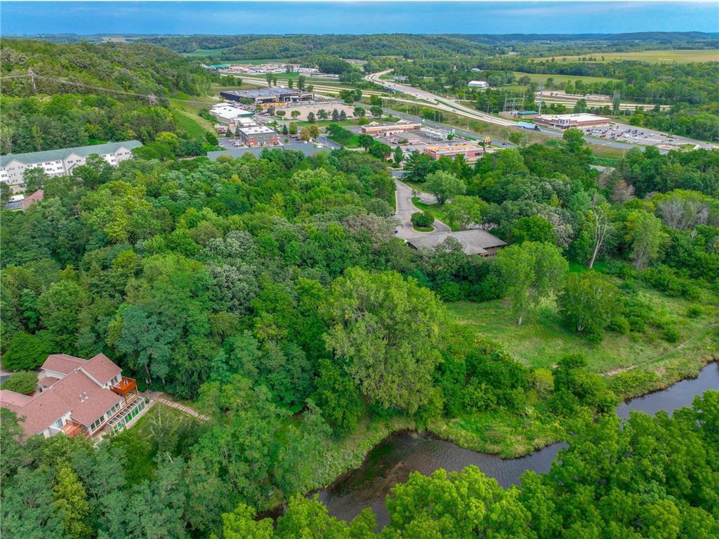 3.26 AC, Riverside Drive, River Falls, WI en venta Vista aérea- Imagen 1 de 8