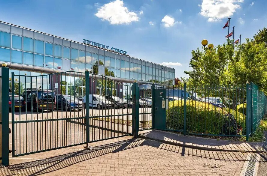 Oakcroft Rd, Chessington en alquiler Foto del edificio- Imagen 1 de 17