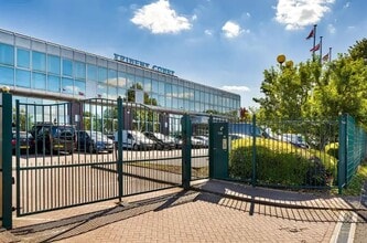 Oakcroft Rd, Chessington en alquiler Foto del edificio- Imagen 1 de 16