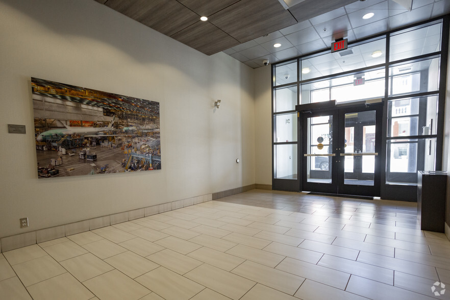 909 17 Ave SW, Calgary, AB en alquiler - Lobby - Imagen 3 de 7