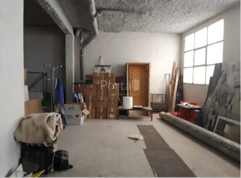 Local en León, León en venta - Foto del edificio - Imagen 3 de 5