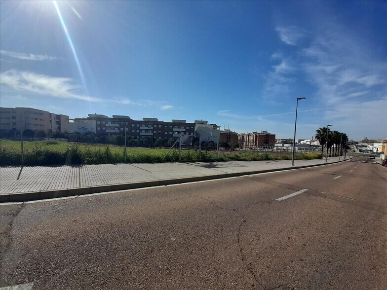 Terreno en Badajoz en venta - Foto del edificio - Imagen 2 de 19