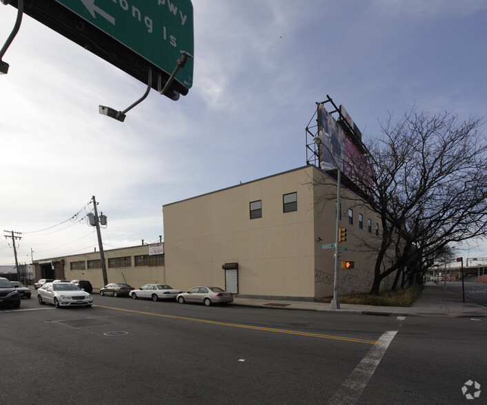 5950 Borden Ave, Maspeth, NY en alquiler - Foto del edificio - Imagen 3 de 8