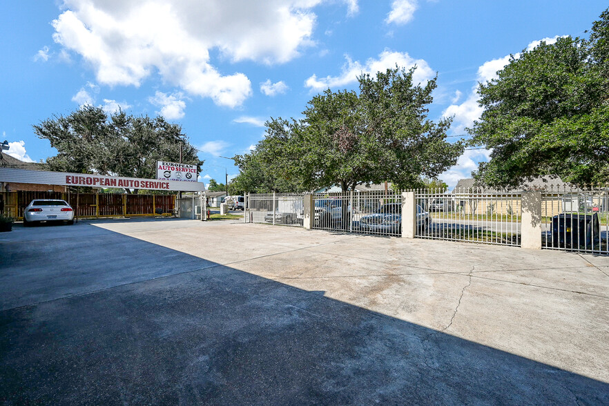 3714 Three Sisters, Houston, TX en alquiler - Foto del edificio - Imagen 3 de 31