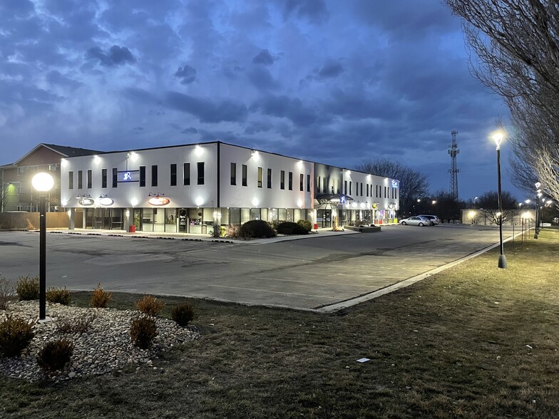 1300 Cummins Rd, Des Moines, IA en alquiler - Foto del edificio - Imagen 1 de 36