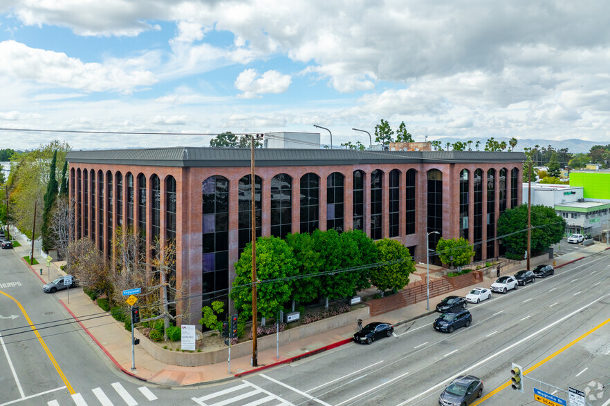 15315 Magnolia Blvd, Sherman Oaks, CA en alquiler - Foto del edificio - Imagen 2 de 7