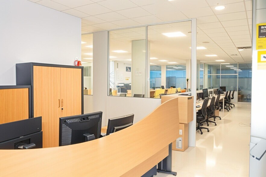 Calle Luis Fuentes Bejarano, 60, Sevilla, Sevilla en venta - Foto del edificio - Imagen 3 de 30