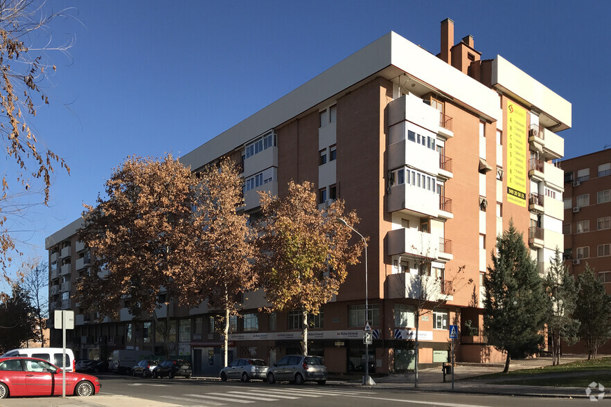 Calle de los Hermanos Fernández Galiano, 11, Guadalajara, Guadalajara en alquiler - Foto del edificio - Imagen 2 de 3