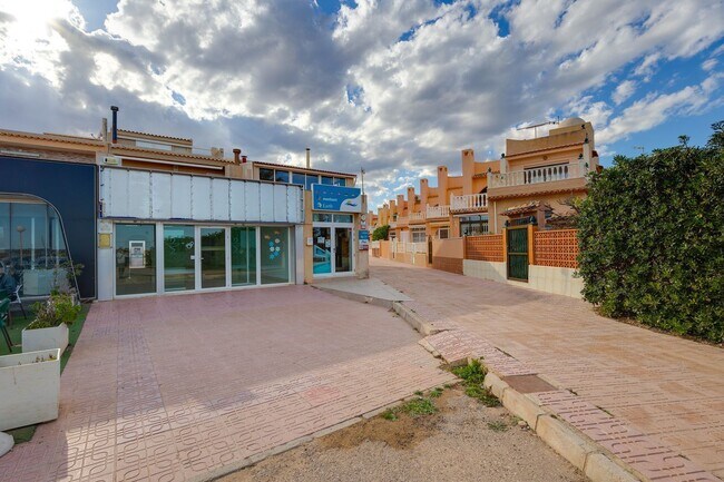 Más detalles de Avinguda de Alfredo Nobel, 119, Torrevieja - Local en venta