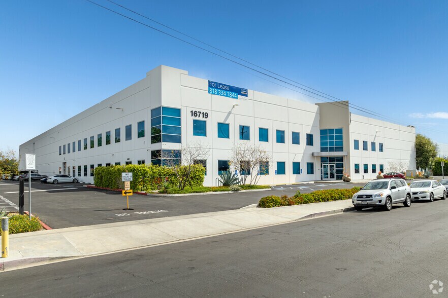 16719 Schoenborn St, North Hills, CA en alquiler - Foto principal - Imagen 1 de 18