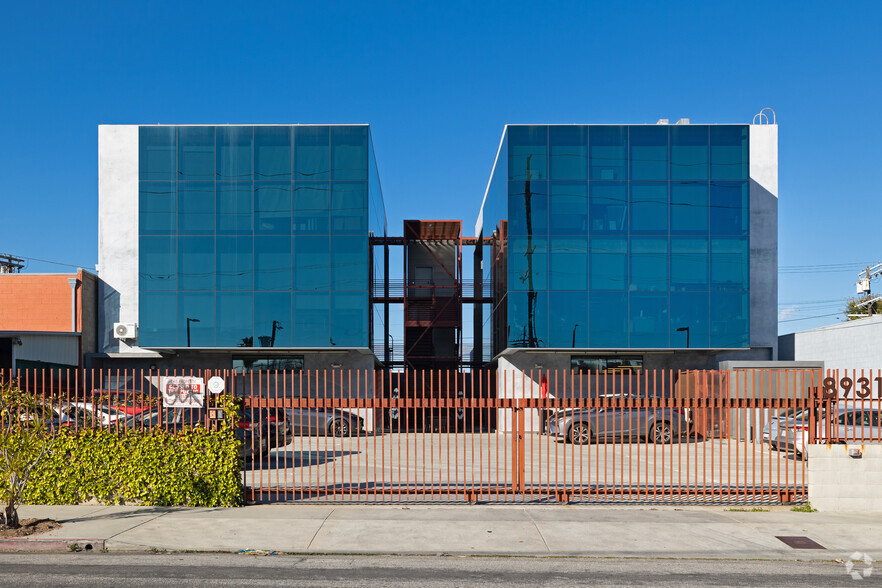 8931 Ellis Ave, Los Angeles, CA en alquiler - Foto del edificio - Imagen 2 de 11