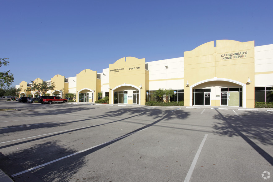 1701-1745 Banks Rd, Margate, FL en venta - Foto del edificio - Imagen 1 de 5