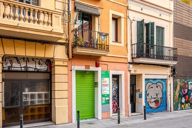 Más detalles de Carrer de les Guilleries, Barcelona - Edificio residencial​ en venta