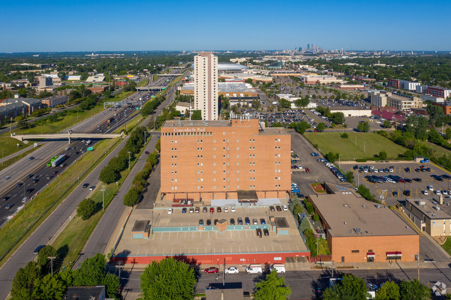 393 Dunlap St N, Saint Paul, MN en alquiler - Foto del edificio - Imagen 2 de 3