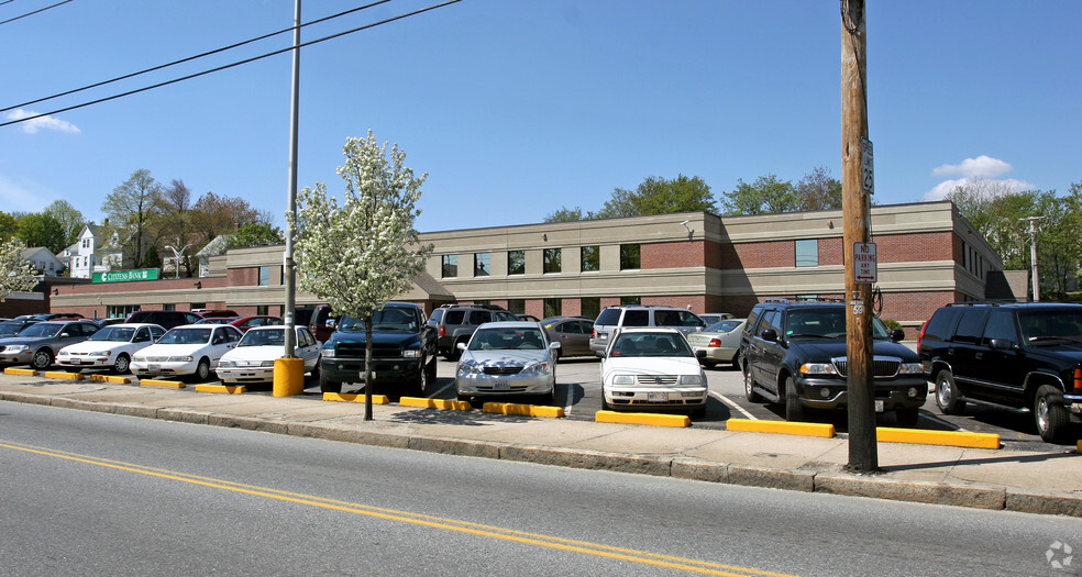 407 East Ave, Pawtucket, RI en alquiler - Foto del edificio - Imagen 1 de 3