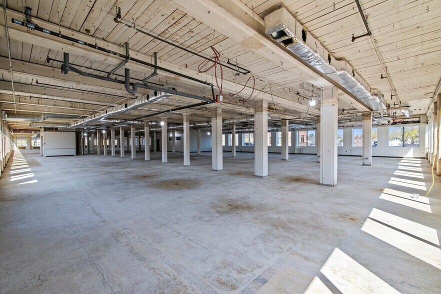 150-154 California St, Newton, MA en alquiler - Foto del interior - Imagen 3 de 3