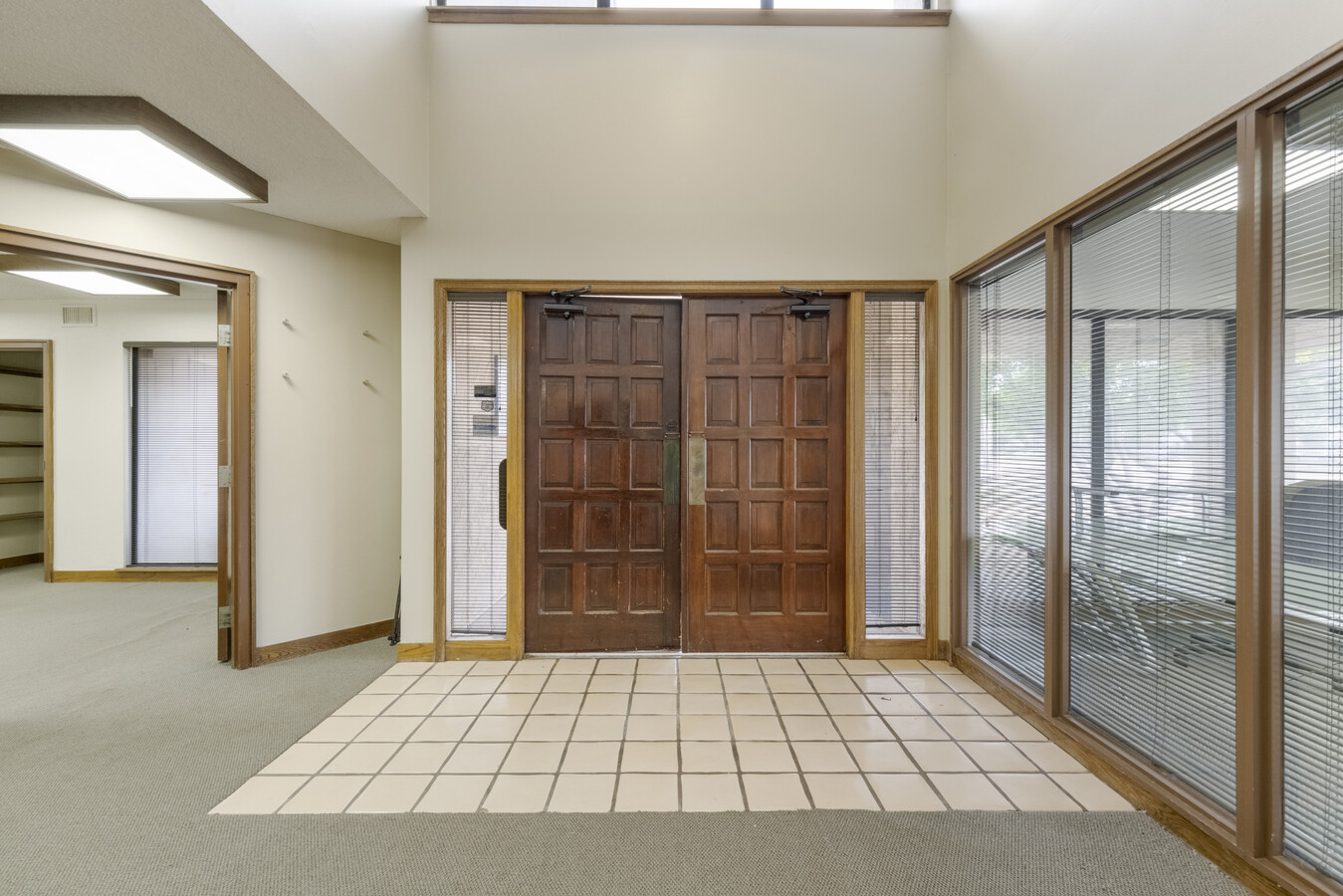 1719 E 71st St, Tulsa, OK 74136 - Unidad 1719 -  - Lobby - Image 1 of 27