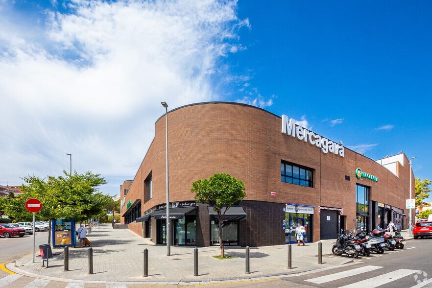 Local en Gavà, Barcelona en venta - Foto del edificio - Imagen 2 de 3