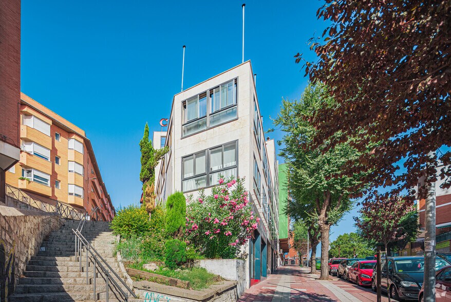 Calle Doctor Fleming, 6, San Sebastián de los Reyes, Madrid en alquiler - Foto del edificio - Imagen 2 de 3