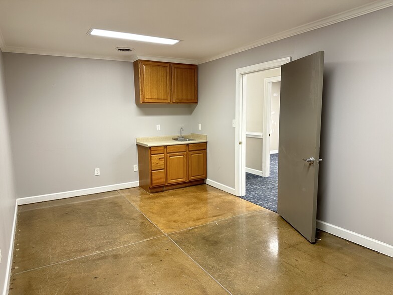 223 E Chatham St, Cary, NC en alquiler - Foto del interior - Imagen 2 de 5