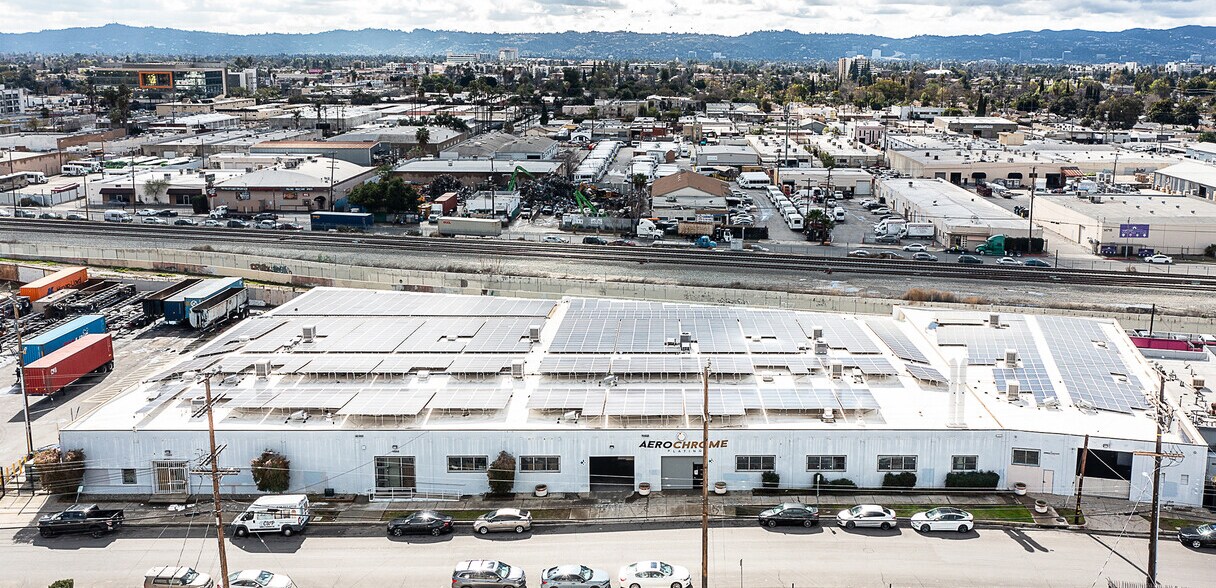 14660 Arminta St, Van Nuys, CA en venta Foto del edificio- Imagen 1 de 1