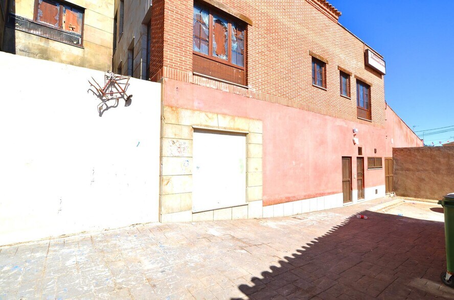 Local en Parada de Arriba en venta - Foto del edificio - Imagen 3 de 24
