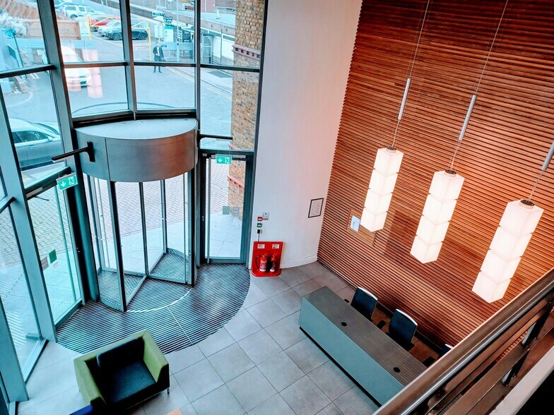 18-19 Station Rd, Sunbury On Thames en alquiler - Foto del interior - Imagen 1 de 12