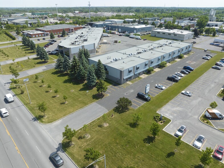 3600 Boul Matte, Brossard, QC en alquiler - Foto del edificio - Imagen 3 de 6