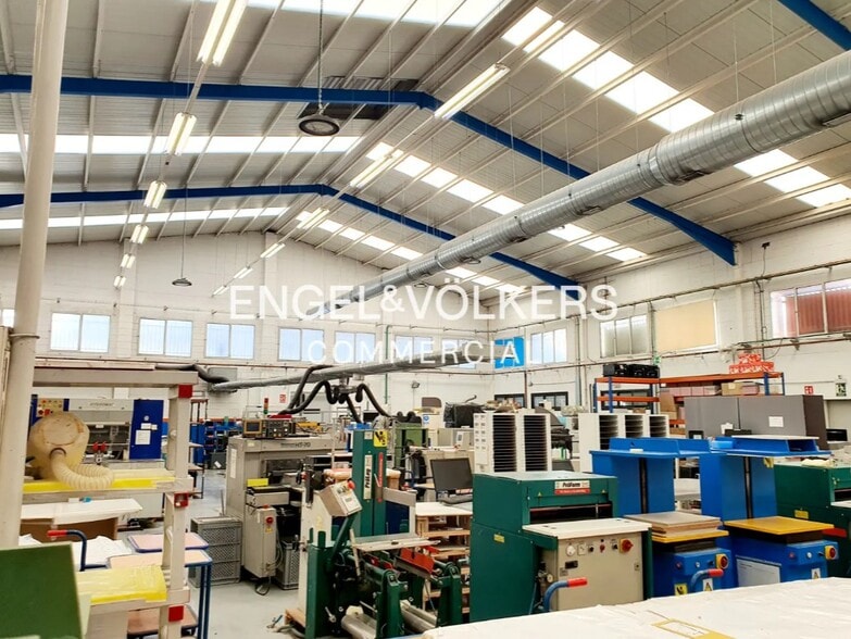 Nave en Sant Joan Despí, Barcelona en alquiler - Foto del edificio - Imagen 2 de 5