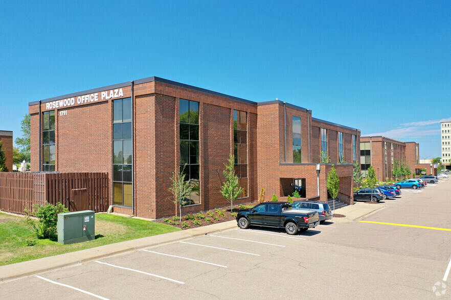 1711 W County Road B, Roseville, MN en alquiler - Foto del edificio - Imagen 1 de 5