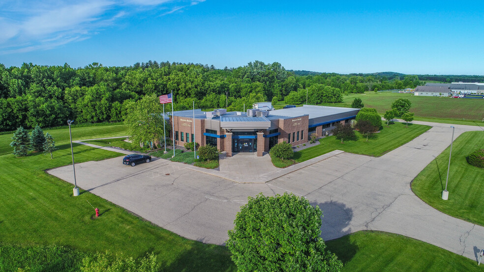 1990 Godfrey Dr, Waupaca, WI en alquiler - Vista aérea - Imagen 1 de 18