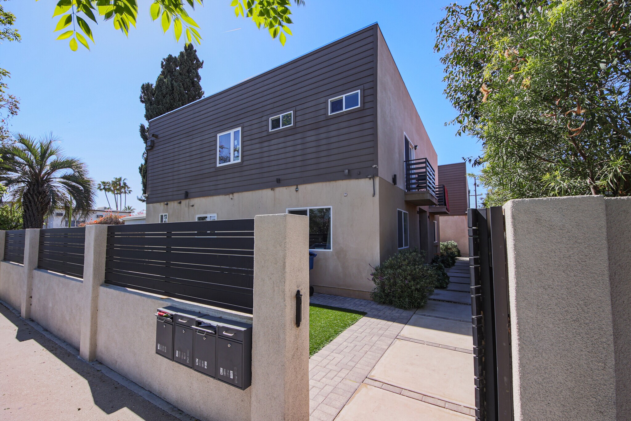 7443 Troost Ave, North Hollywood, CA en venta Foto principal- Imagen 1 de 1