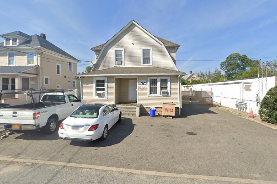 52 Maple Pl, Amityville, NY en alquiler - Foto principal - Imagen 1 de 12