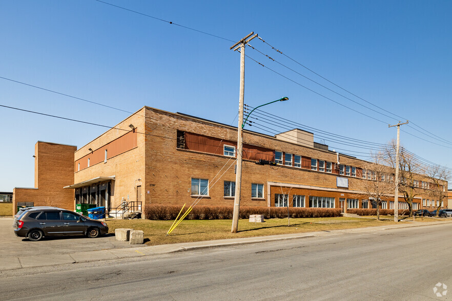 5785 Rue Paré, Mt Royal, QC en alquiler - Foto del edificio - Imagen 2 de 6