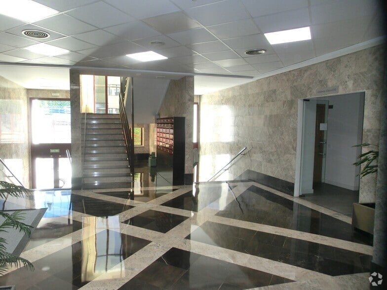 Espacio de coworking en Las Rozas de Madrid, Madrid en alquiler - Foto del edificio - Imagen 3 de 4
