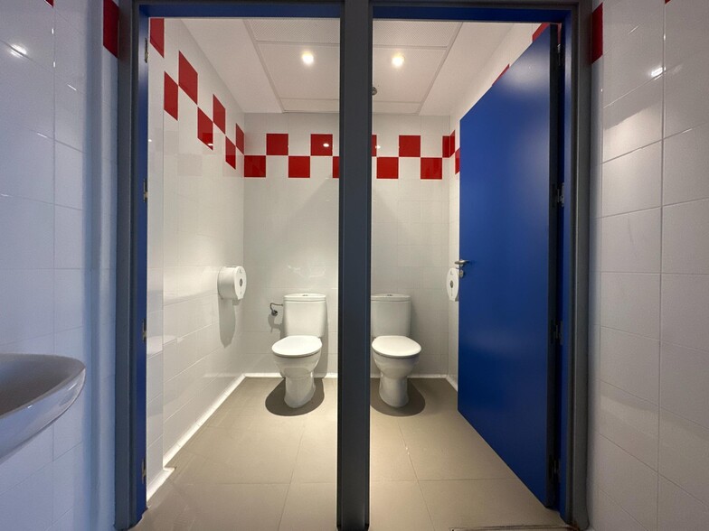 Local en Zaragoza, Zaragoza en alquiler - Foto del edificio - Imagen 2 de 59