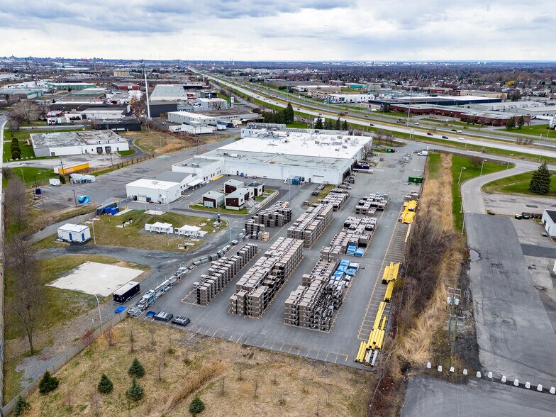 1350 Rue Nobel, Boucherville, QC en alquiler - Foto del edificio - Imagen 3 de 13