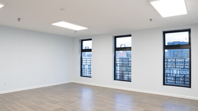 325 Grand St, New York, NY en alquiler Foto del interior- Imagen 2 de 4