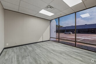 11381 Meadowglen Ln, Houston, TX en alquiler Foto del interior- Imagen 2 de 3