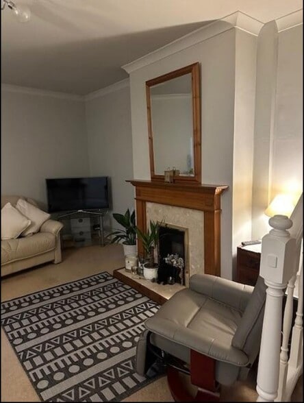 111 The St, Leatherhead en venta - Foto del interior - Imagen 2 de 6