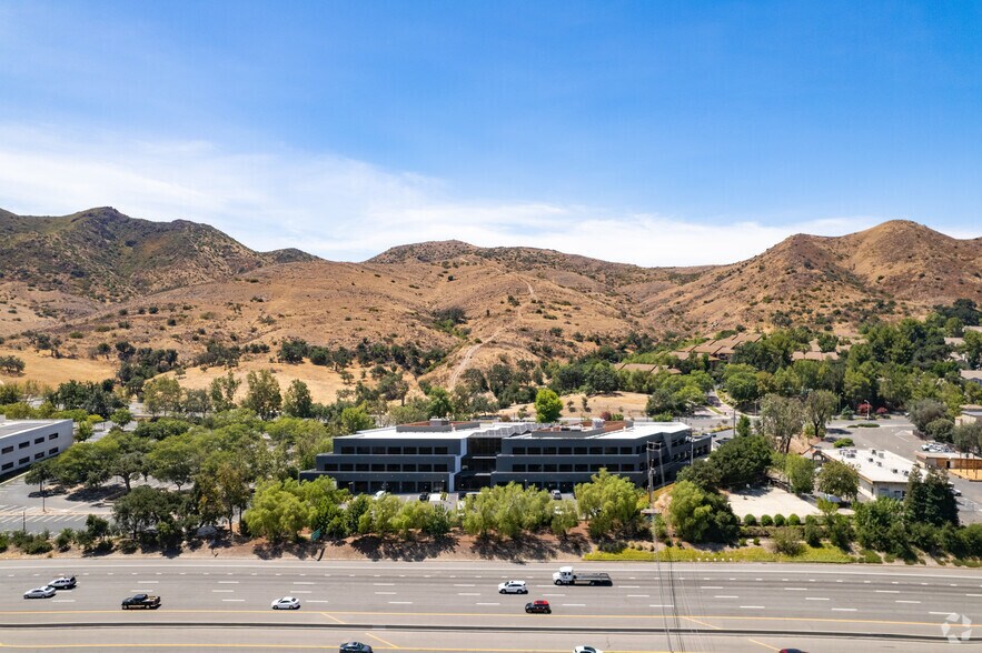 30851 Agoura Rd, Agoura Hills, CA en alquiler - Foto del edificio - Imagen 1 de 57