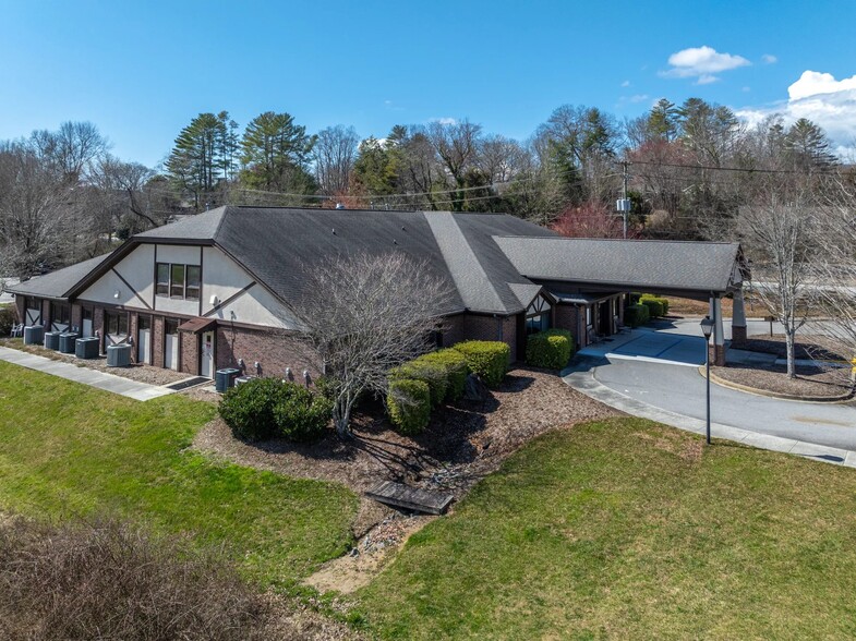 377 Gallimore Rd, Brevard, NC en alquiler - Foto del edificio - Imagen 3 de 3