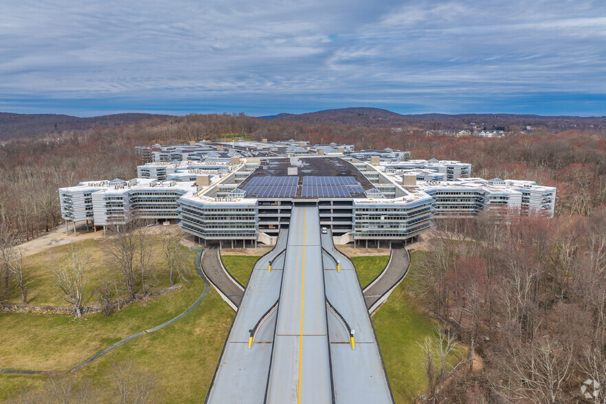 100 Reserve Rd, Danbury, CT en alquiler - Foto del edificio - Imagen 2 de 5