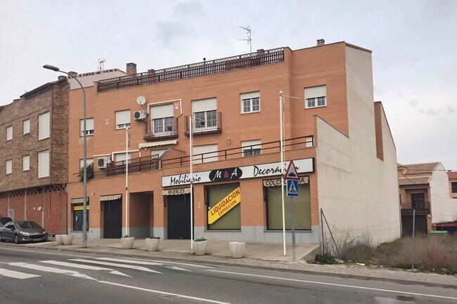 Más detalles de Calle Real, 51, Camarena - Edificio residencial​ en venta