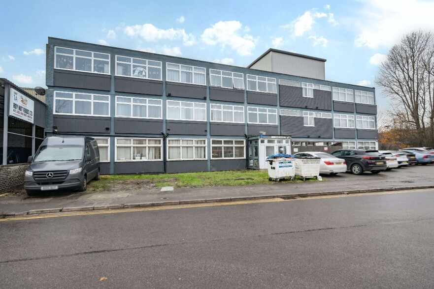 6 Greycaine Rd, Watford en venta - Foto del edificio - Imagen 3 de 5