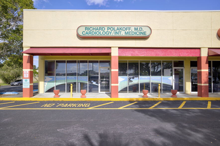 7118-7170 Nob Hill Rd, Tamarac, FL en alquiler - Foto del edificio - Imagen 3 de 44