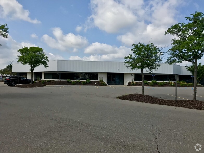 1235 E Big Beaver Road, Troy, MI en venta - Foto del edificio - Imagen 2 de 11